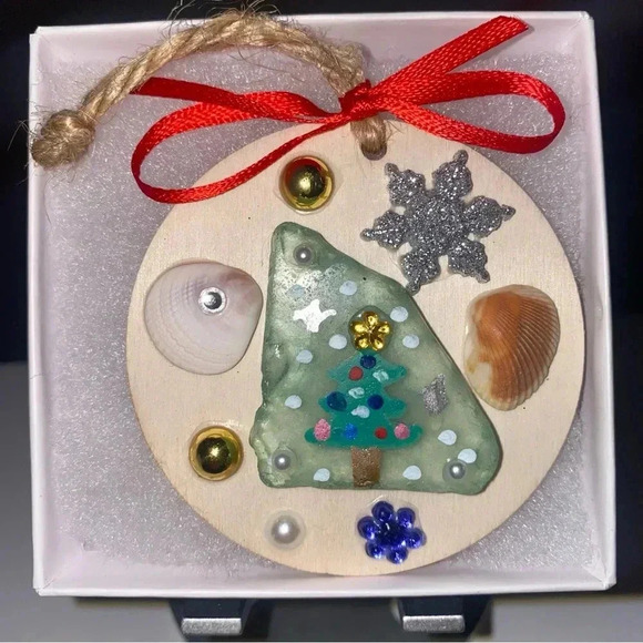 Seaglass Christmas Ornament 🐚 - Picture 2 of 3